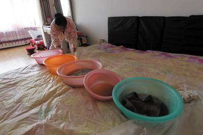 萧山楼上漏水，住户失联，小区没物管，业主维权难！律师来支招……